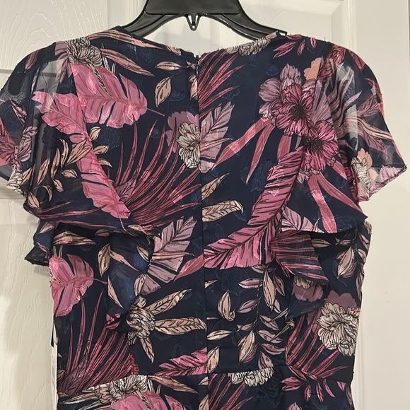 KENSIE Floral V-Neck Midi Dress - Picture 7 of 10